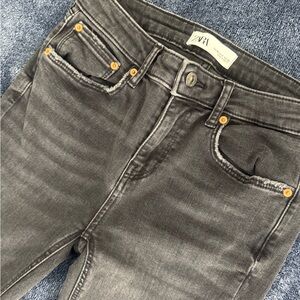 Zara Gray Skinny Jeans with Modern Distressed Look